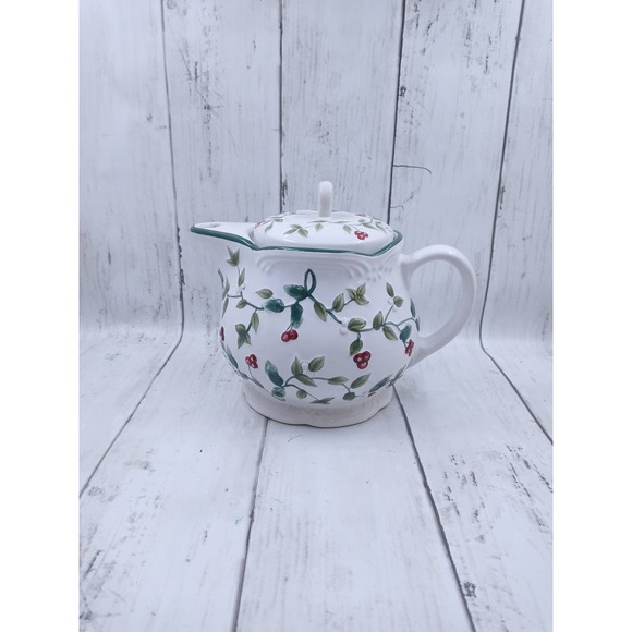 Vintage Pfaltzgraff Winterberry Tea Pot Holly & Berries - Picture 1 of 6